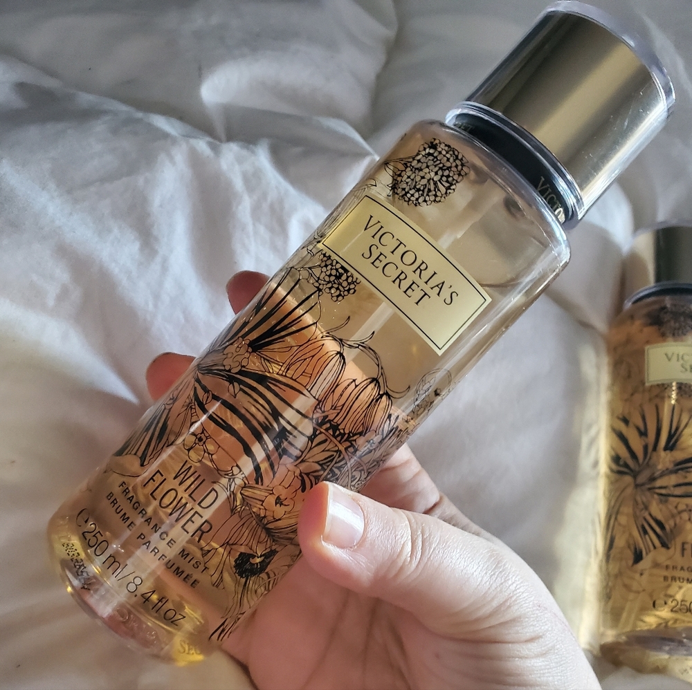 Victoria's Secret Wild Flower Fragrance Mist with Gold Cap - Picture 4 of 5